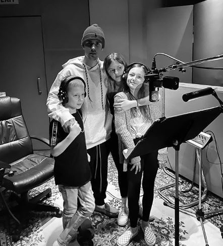 Allie Bieber with her siblings Justin Bieber, Jaxon Bieber, and Jazmyn Bieber.